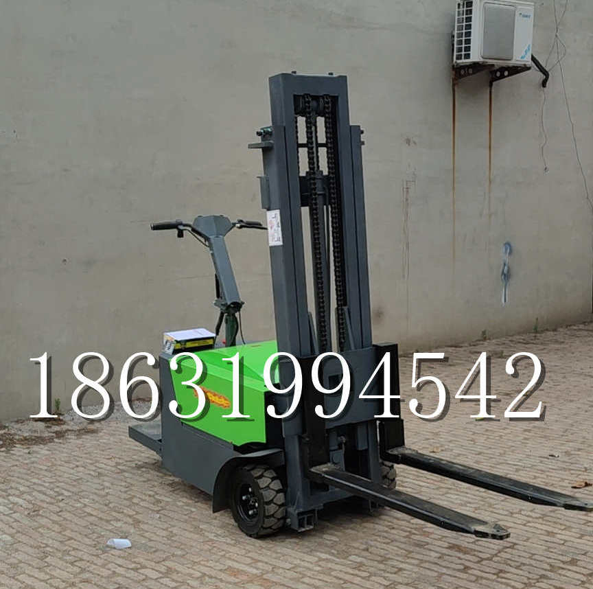 农安县优程全电动叉车插腿式堆高车液压装卸车1.5吨升高小型站驾式铲车